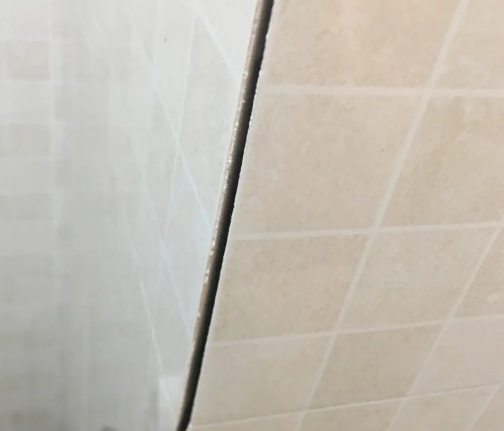 龙文瓷砖空鼓维修公司分享阳台瓷砖脱落的修复过程可以分为以下几个步骤