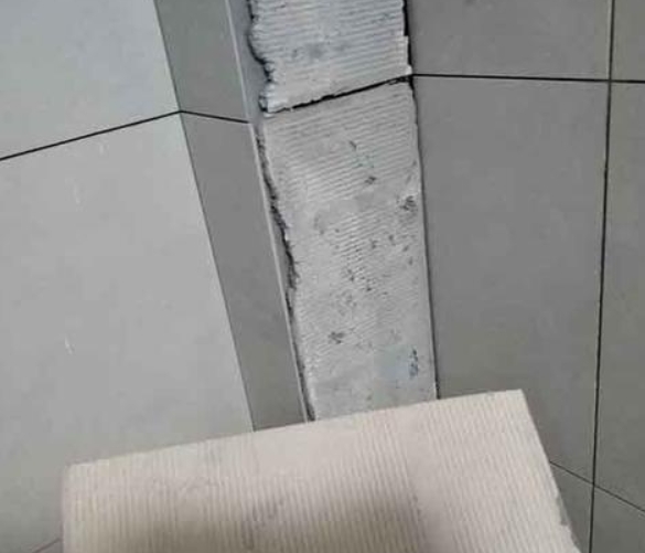 龙文瓷砖空鼓维修公司分享下厨房瓷砖脱落的补救措施。